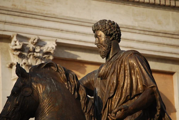 Statua del cavallo di bronzo dell'imperatore romano Marco Aurelio sul Campidoglio — Foto Stock