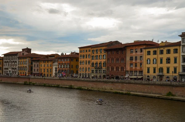 Pisa, Olaszország város utcáin megvilágít a san ranieri luminara — Stock Fotó