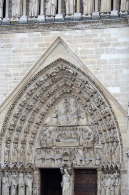 Paris, Fransa - ünlü Notre Dame katedrali aziz heykelleri. UNESCO Dünya Mirası Alanı