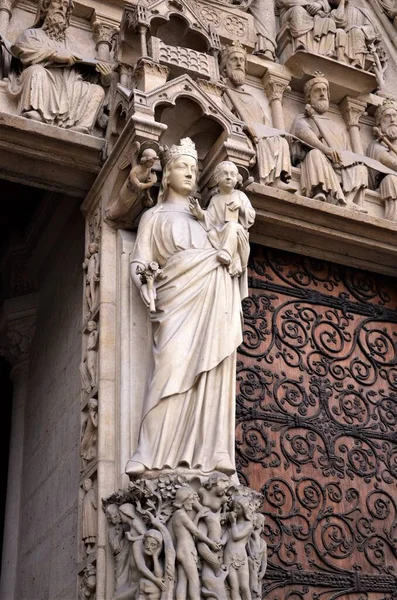 Paris França Famosas Estátuas Fachada Catedral Notre Dame Património Mundial — Fotografia de Stock