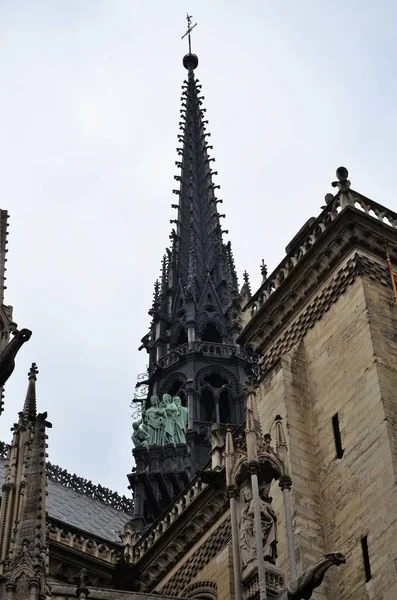 フランス 有名なノートルダム大聖堂のファサード聖人像 ユネスコ世界遺産 — ストック写真