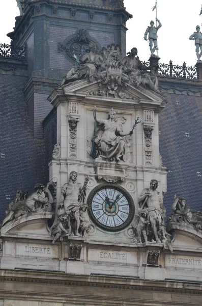 Фасад Мэрии Парижа — стоковое фото