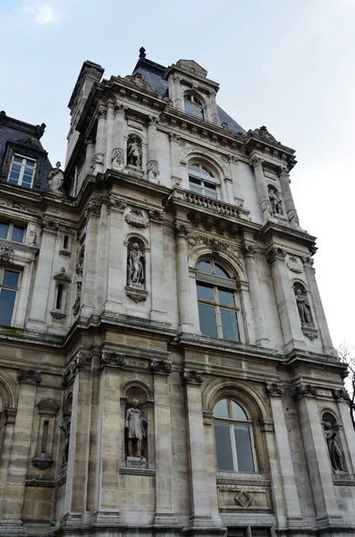 Paris belediye binasının ön cephesi