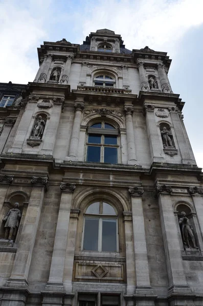 Paris belediye binasının ön cephesi