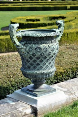 Versailles Sarayı, Paris 'te Güzel Antik Bronz Vazolar