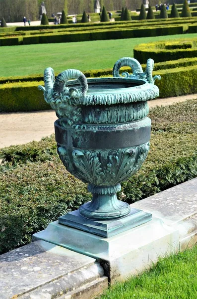 Beautiful Antique Bronze Vases Gardens Versailles Palace Paris — Stock Photo, Image