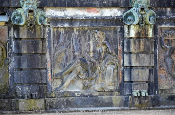 Neptune ในสวนของพระราชว Versailles ปาร — ภาพถ่ายสต็อก