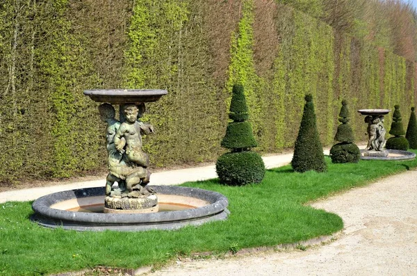 巴黎凡尔赛宫花园 — 图库照片