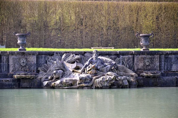 Neptune Çeşmesi Paris Teki Ünlü Versailles Sarayının Bahçesinde — Stok fotoğraf