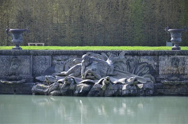 Neptune Çeşmesi Paris Teki Ünlü Versailles Sarayının Bahçesinde — Stok fotoğraf