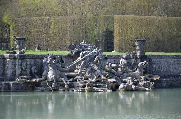 Neptune Çeşmesi Paris Teki Ünlü Versailles Sarayının Bahçesinde — Stok fotoğraf