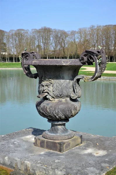 Beautiful Antique Bronze Vases Gardens Versailles Palace Paris — Stock Photo, Image