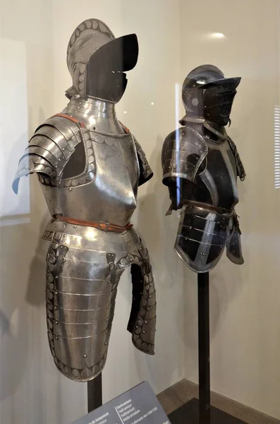 Napolyon 'un Fransa' daki mezarının içinde bulunan Invalides Oteli (Invalids Ulusal Konutu)