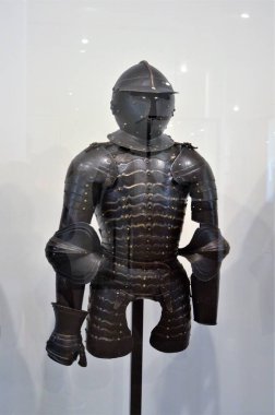 Napolyon 'un Fransa' daki mezarının içinde bulunan Invalides Oteli (Invalids Ulusal Konutu)