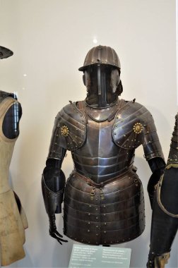 Napolyon 'un Fransa' daki mezarının içinde bulunan Invalides Oteli (Invalids Ulusal Konutu)