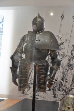 Napolyon 'un Fransa' daki mezarının içinde bulunan Invalides Oteli (Invalids Ulusal Konutu)