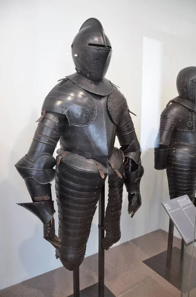 Napolyon 'un Fransa' daki mezarının içinde bulunan Invalides Oteli (Invalids Ulusal Konutu)