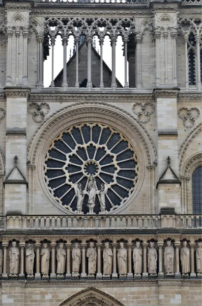 Párizs Franciaország Híres Notre Dame Katedrális Homlokzati Szent Szobrok Unesco — Stock Fotó