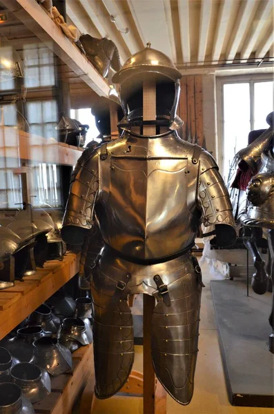 Napolyon 'un Fransa' daki mezarının içinde bulunan Invalides Oteli (Invalids Ulusal Konutu)