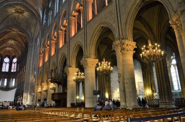Paris, Fransa 03.24.2017: Notre Dame katedralinin içi