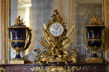 Versay, Fransa - 03.26.2017: Paris yakınlarındaki Versailles Şatosu (Versailles Sarayı)