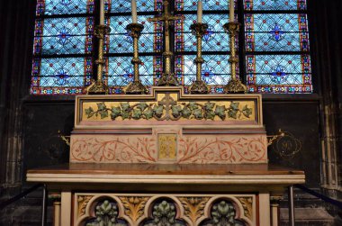 Paris, Fransa 03.24.2017: Notre Dame katedralinin içi