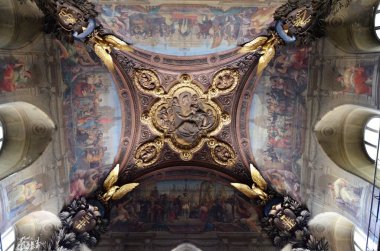 Paris, Fransa 03.25.2017: Paris 'in ünlü bir müzesinin içi