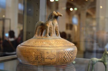 Paris, Fransa 03.25.2017: Paris 'in ünlü bir müzesinin içi