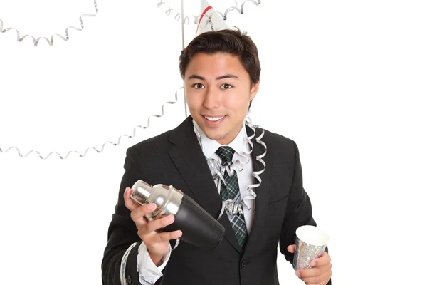 Party-Typ mit Cocktail-Shaker — Stockfoto