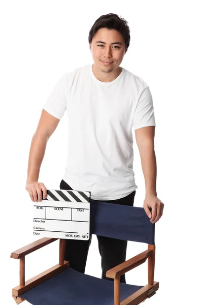 Hombre sosteniendo una pizarra de película — Foto de Stock