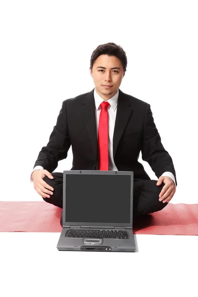 Seriös affärsman med dator — Stockfoto