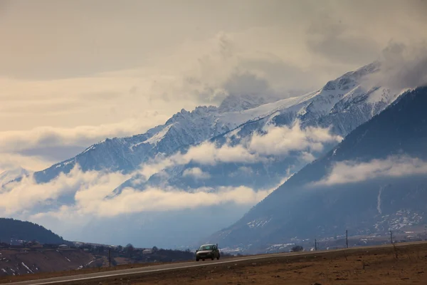 Road in the mountains — Stock Photo, Image