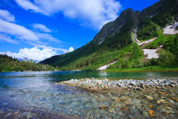 小山上的湖 图库图片