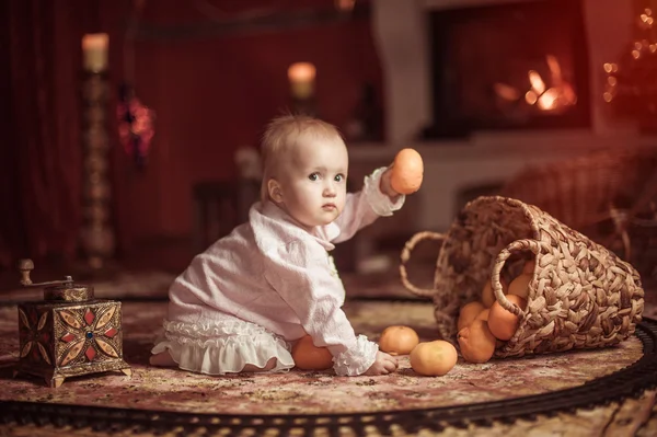 Children by fireplace — Stock Photo, Image