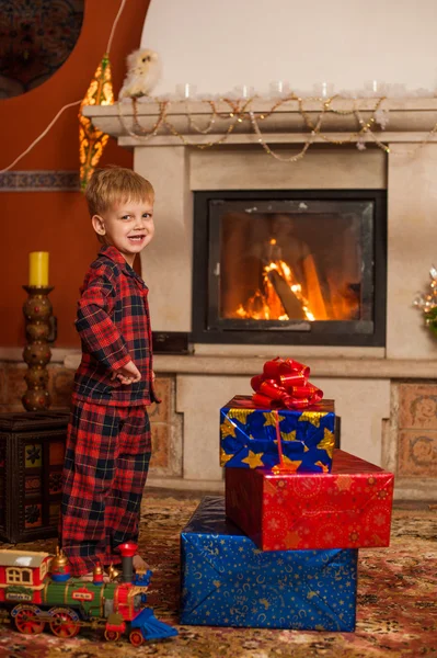 Child by fireplace — Stock Photo, Image