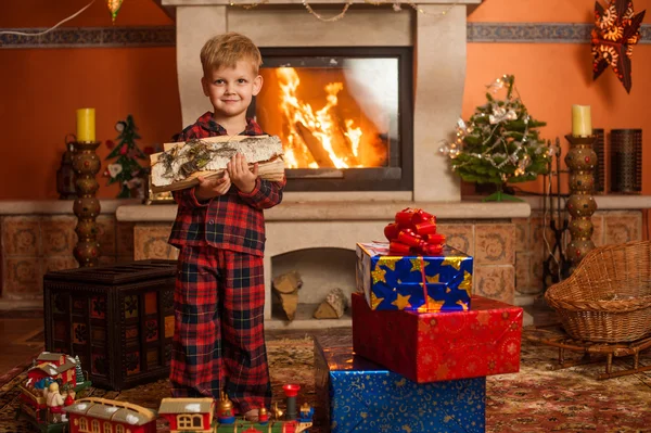 Child by fireplace — Stock Photo, Image