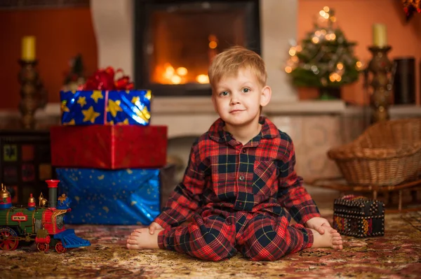 Child by fireplace — Stock Photo, Image