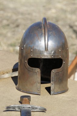 kask, Barbut - tip milanais