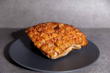 Kızarmış domuz eti ve çıtır çıtır.