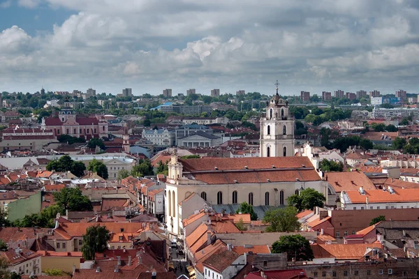 Regardez le sommet du château de Vilnius. Lituanie . — Photo