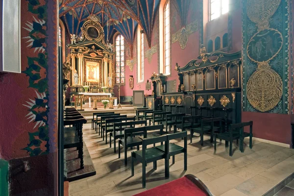 Het interieur van een gotische kerk, Polen. — Stockfoto