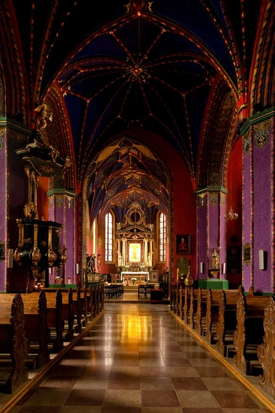 内部的哥特式教堂，波兰. — 图库照片
