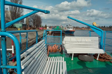 tahıl ambarı ve Vinçler limanda gemi.