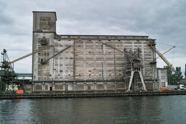 Ship granary and cranes in port. — Stock Photo, Image