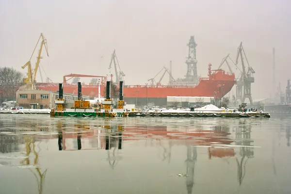 Winter im Hafen. — Stockfoto