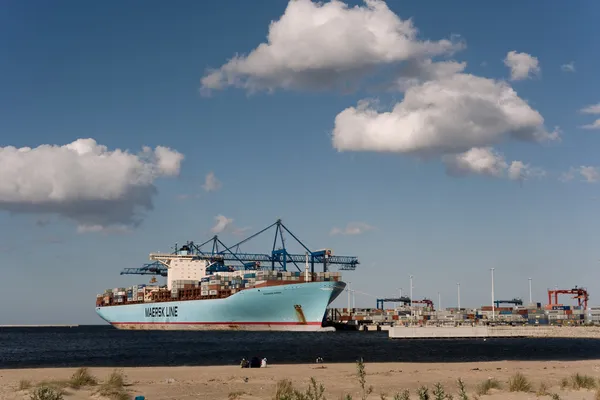 Navio porta-contentores Eleonora Maersk em Gdansk Polónia — Fotografia de Stock