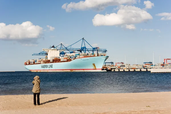 Containerschiff eleonora maersk in Danzig — Stockfoto
