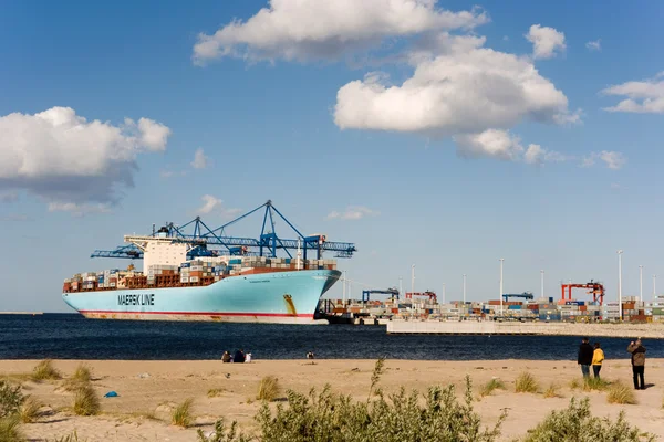 Konténerszállító hajó Eleonóra Maersk Gdansk Lengyelország — Stock Fotó