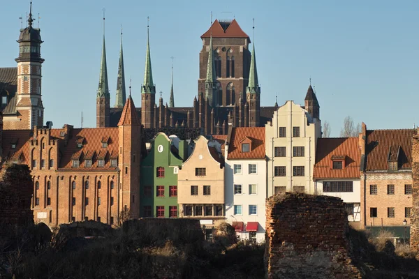 El casco antiguo de Gdansk en el paisaje de invierno . —  Fotos de Stock