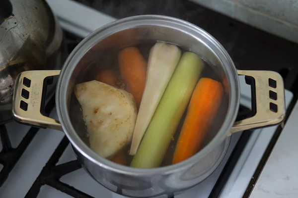 Legumes na cozinha. — Fotografia de Stock